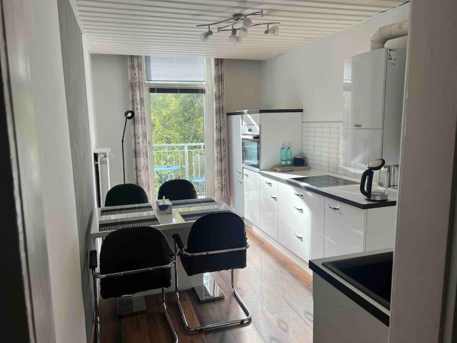 Schoenes City-Apartment Im Zentrum Mit Balkon Hof  Esterno foto