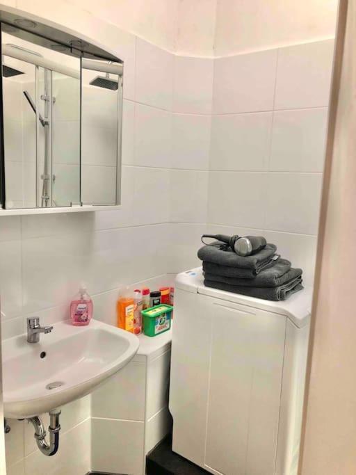Schoenes City-Apartment Im Zentrum Mit Balkon Hof  Esterno foto