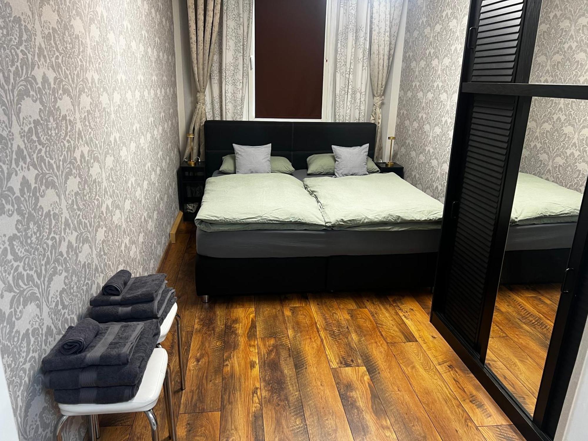 Schoenes City-Apartment Im Zentrum Mit Balkon Hof  Esterno foto